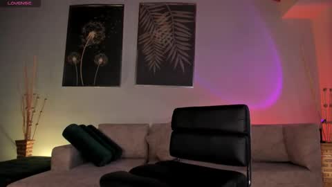 Snapshot of annabrooks_ chatting on January 5, 7:50 pm Anna Brooks online show from January 5, 7:50 pm