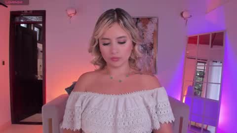 Snapshot of annabrooks_ chatting on January 14, 7:52 pm Anna Brooks online show from January 14, 7:52 pm