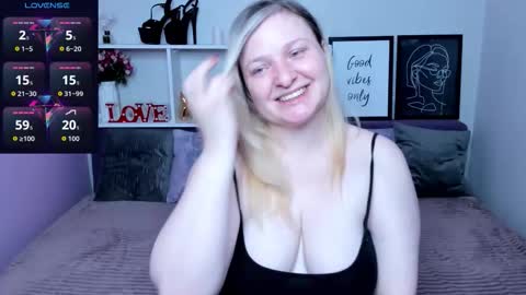 Snapshot of annacherri chatting on October 13, 2:55 am AnnaCherri online show from October 13, 2:55 am