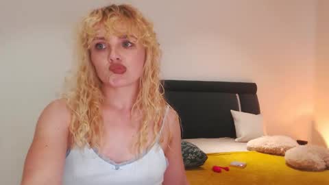 annaevv online show from October 5, 10:35 am