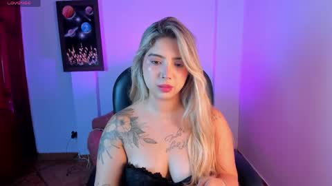 Snapshot of annafoxxx_ chatting on May 7, 1:22 am Ana Foxxx online show from May 7, 1:22 am