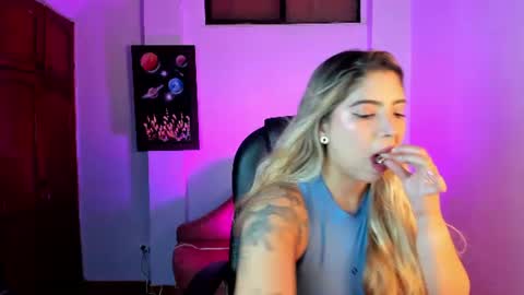 Snapshot of annafoxxx_ chatting on June 21, 5:48 pm Ana Foxxx online show from June 21, 5:48 pm