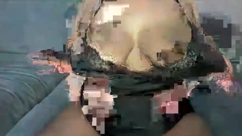 Snapshot of annaholly88 chatting on May 17, 11:28 am annaholly88 online show from May 17, 11:28 am
