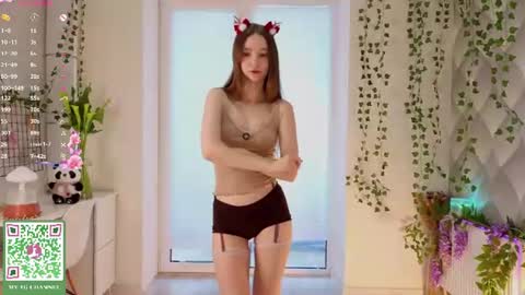 Snapshot of annamarie_foryou chatting on July 10, 9:45 am Holly Molly Im Polly online show from July 10, 9:45 am