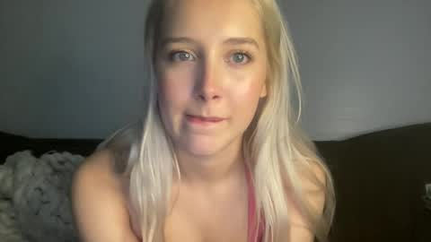 Snapshot of annaxbliss chatting on July 11, 3:09 am anna online show from July 11, 3:09 am
