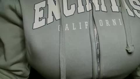 Bella online show from March 30, 4:19 pm