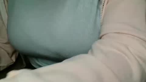 Bella online show from April 15, 7:58 pm