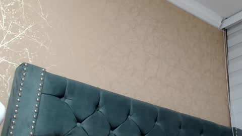 Snapshot of anne_julienne chatting on September 19, 12:45 am online show from September 19, 12:45 am