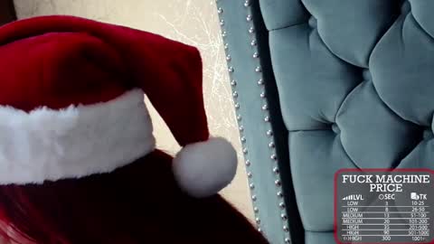 Snapshot of anne_julienne chatting on December 16, 2:05 am online show from December 16, 2:05 am