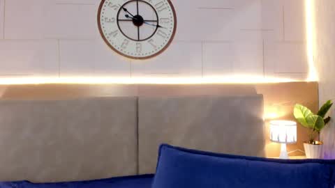 anne_millerr online show from May 15, 11:39 am