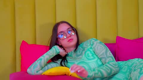 Snapshot of anneavery chatting on October 22, 6:57 am Anne online show from October 22, 6:57 am