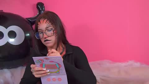 Snapshot of anneavery chatting on October 25, 7:16 am Anne online show from October 25, 7:16 am