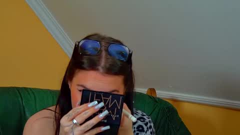 Snapshot of anneavery chatting on November 21, 7:29 am Anne online show from November 21, 7:29 am