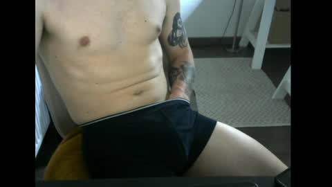 Snapshot of annecylake chatting on May 1, 12:10 pm annecylake online show from May 1, 12:10 pm