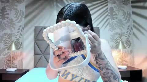 Snapshot of annedixie chatting on June 8, 3:07 am Anne online show from June 8, 3:07 am