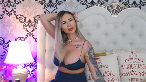 Snapshot of annekay chatting on December 2, 5:04 am annekay online show from December 2, 5:04 am