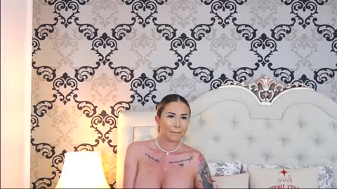 Snapshot of annekay chatting on December 8, 8:30 am annekay online show from December 8, 8:30 am