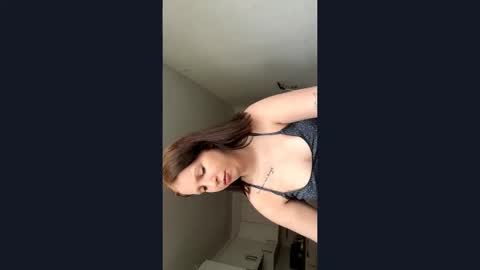 kira online show from April 14, 7:58 am