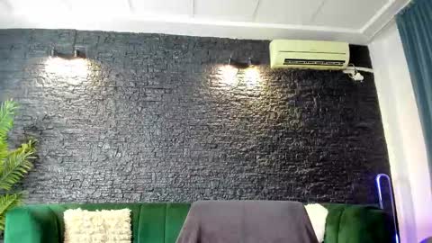 annesins online show from October 28, 7:05 pm