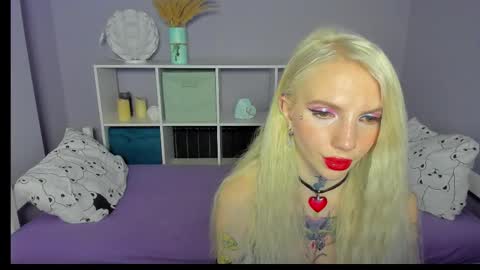 Snapshot of annetenet chatting on February 14, 10:28 am Annet online show from February 14, 10:28 am