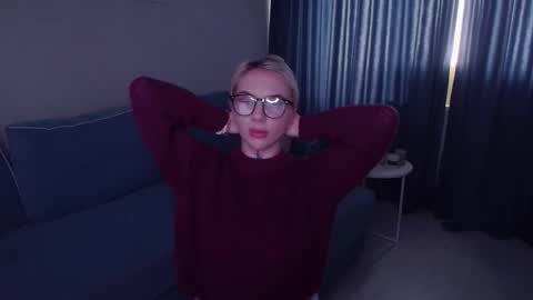 Snapshot of annetenet chatting on October 3, 9:17 am Annet online show from October 3, 9:17 am