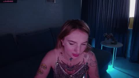 Snapshot of annetenet chatting on October 17, 7:22 am Annet online show from October 17, 7:22 am