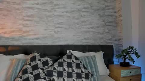 Anneth online show from December 3, 7:45 pm