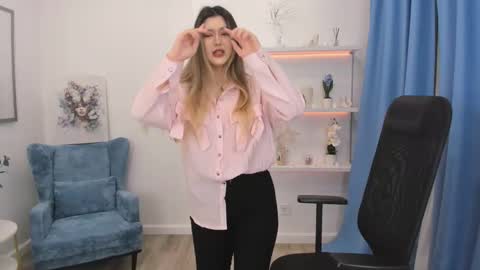 Snapshot of annetli chatting on October 15, 3:39 am annetli online show from October 15, 3:39 am