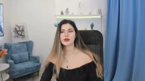 Snapshot of annetli chatting on November 30, 3:32 am annetli online show from November 30, 3:32 am