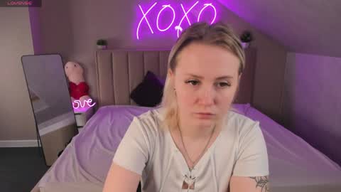 Joyce Howard online show from April 7, 2:01 am