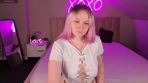 Joyce Howard online show from April 15, 2:18 am