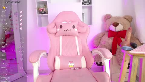 Anni online show from December 12, 4:32 pm