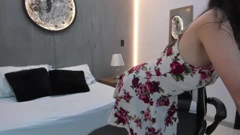 A N N I E  online show from September 30, 12:10 pm