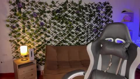 Snapshot of annie_barozzi chatting on January 17, 1:56 pm annie_barozzi online show from January 17, 1:56 pm