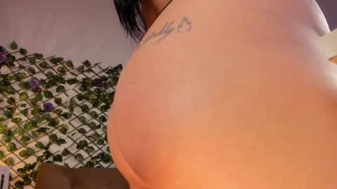 Snapshot of annie_barozzi chatting on January 24, 2:51 pm annie_barozzi online show from January 24, 2:51 pm