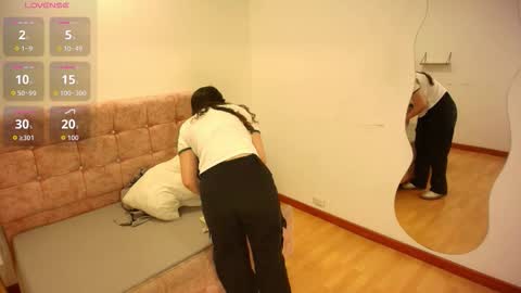 Snapshot of annie_bonnie_ chatting on February 26, 11:31 am Annie Bonnie online show from February 26, 11:31 am