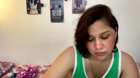 Snapshot of annie_catt_ chatting on December 6, 7:12 pm Annie online show from December 6, 7:12 pm