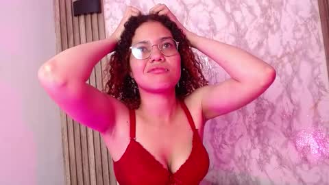 Snapshot of annie_chers chatting on November 18, 4:17 am annie_chers online show from November 18, 4:17 am