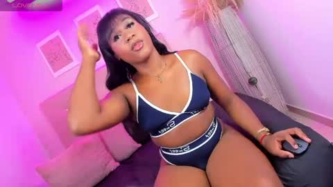 annie_dolce_ online show from May 30, 9:45 pm