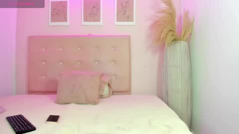 annie_dolce_ online show from June 1, 12:07 pm