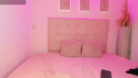 annie_dolce_ online show from July 16, 12:44 pm