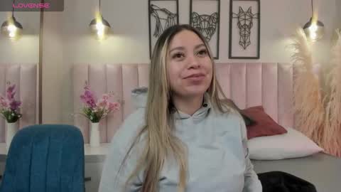 Snapshot of annie_karlsson__ chatting on September 9, 3:28 am online show from September 9, 3:28 am