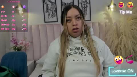 Snapshot of annie_karlsson__ chatting on September 13, 3:06 am online show from September 13, 3:06 am