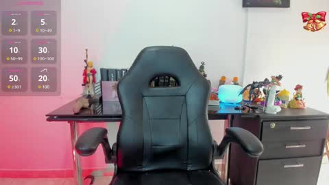 annie_loff online show from December 28, 2:53 pm