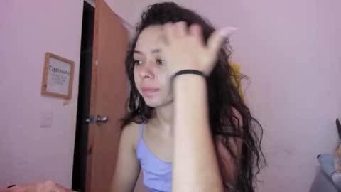 annie_rosse1017 online show from March 14, 5:35 am