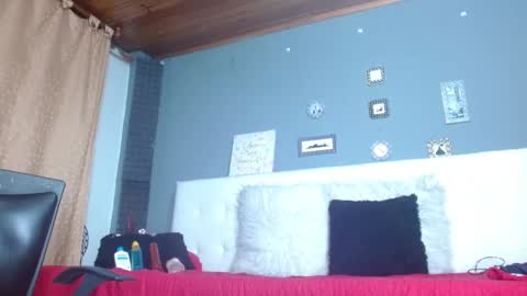 Snapshot of annie_scott_ chatting on February 28, 11:23 pm annie_scott_ online show from February 28, 11:23 pm