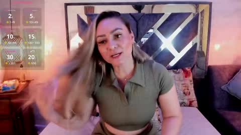 annie_vega17 online show from June 3, 12:08 pm