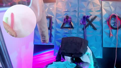 Snapshot of annie_wigg chatting on December 12, 9:30 am annie online show from December 12, 9:30 am