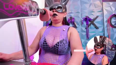 Snapshot of annie_wigg chatting on January 5, 3:11 am annie online show from January 5, 3:11 am