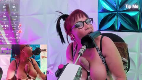 Snapshot of annie_wigg chatting on February 6, 9:43 am annie online show from February 6, 9:43 am